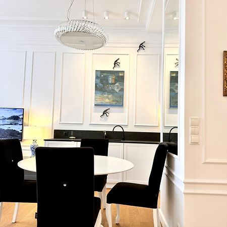 Mondrian Luxury Suites & Apartments Old Town Варшава Экстерьер фото