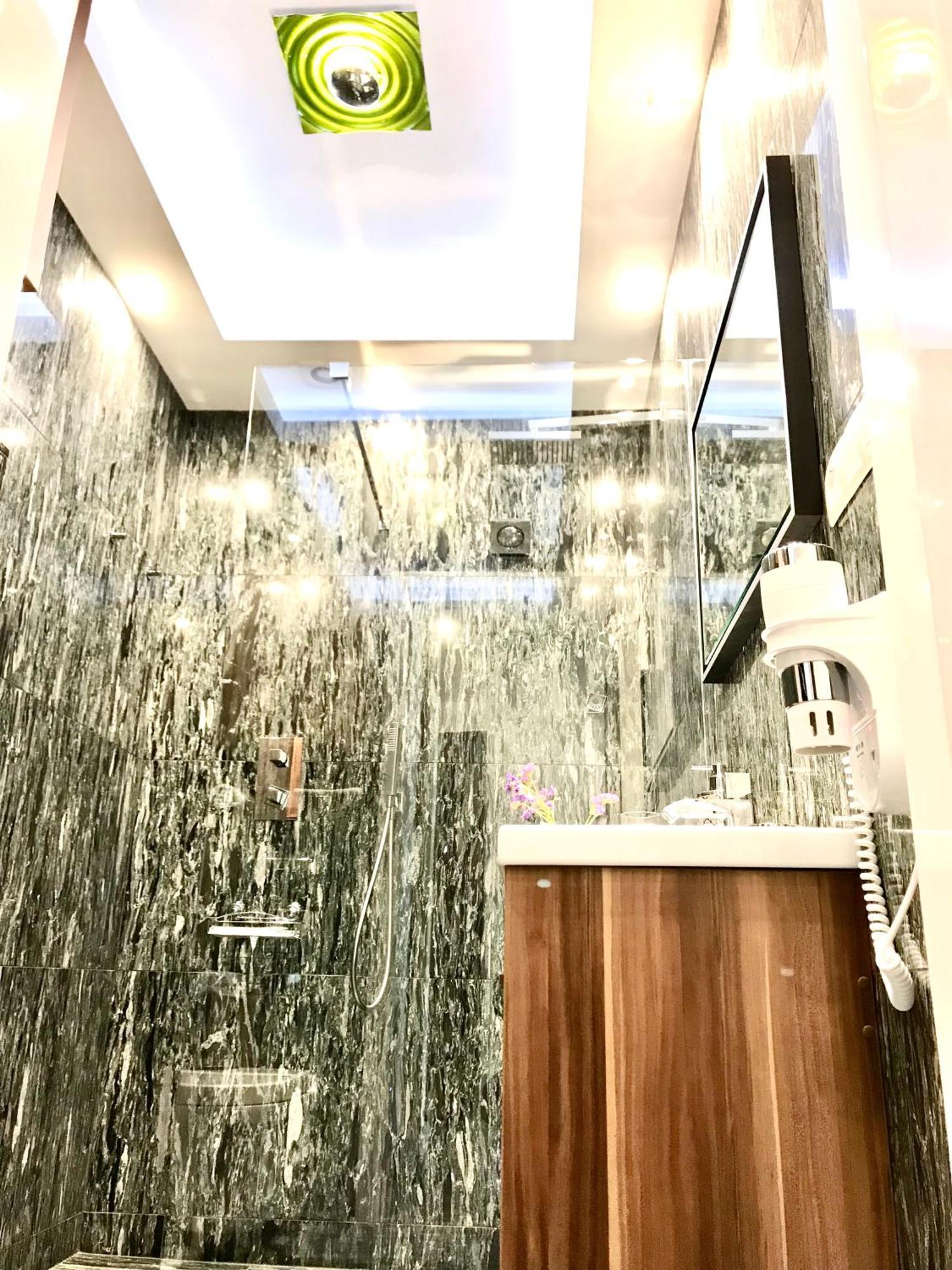 Mondrian Luxury Suites & Apartments Old Town Варшава Номер фото