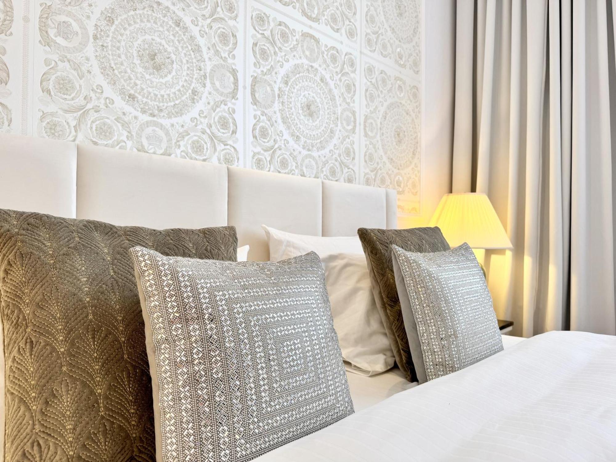 Mondrian Luxury Suites & Apartments Old Town Варшава Экстерьер фото