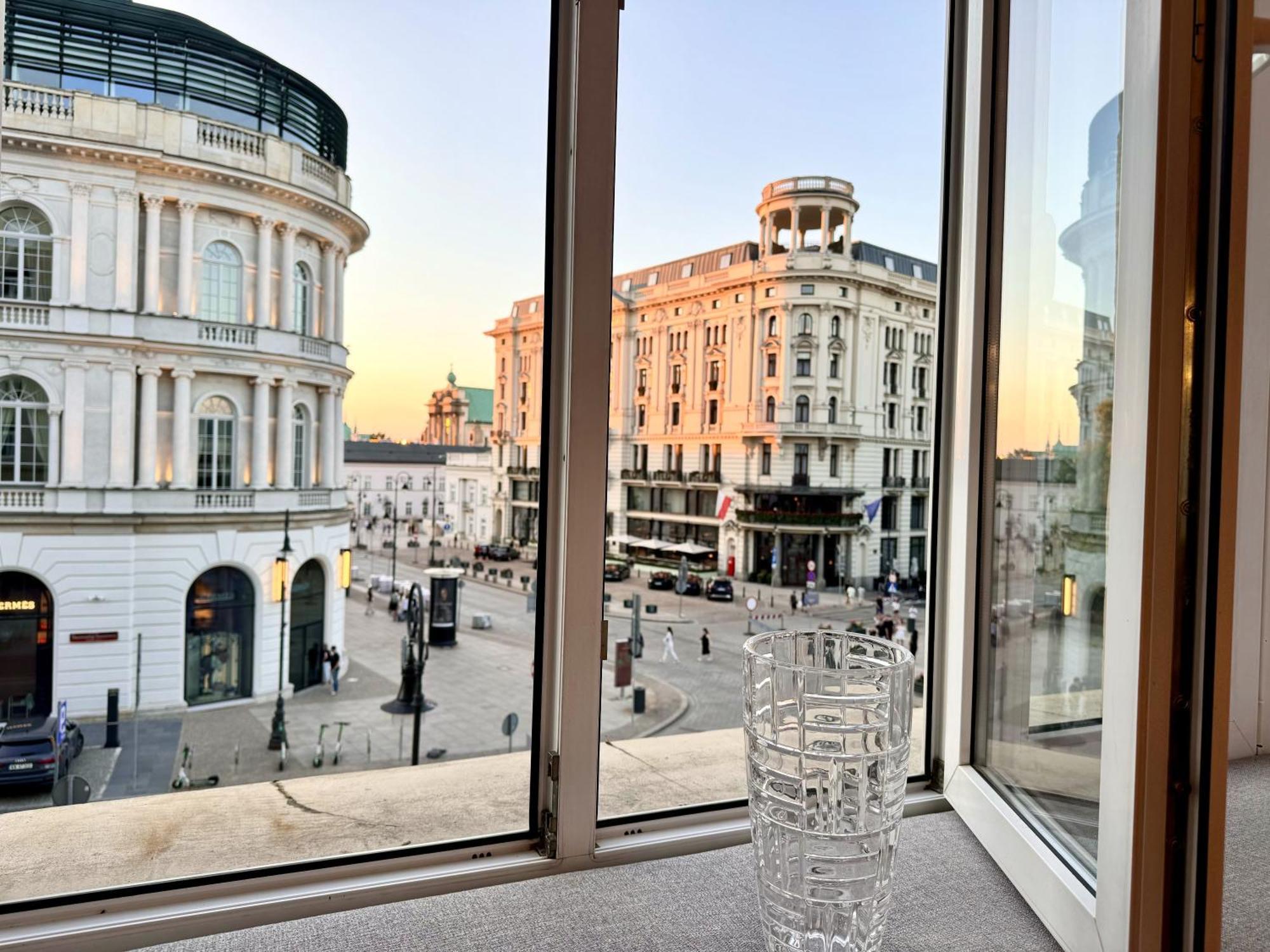 Mondrian Luxury Suites & Apartments Old Town Варшава Экстерьер фото