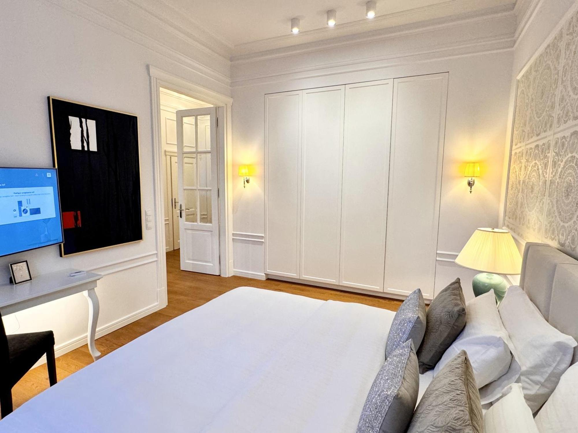Mondrian Luxury Suites & Apartments Old Town Варшава Экстерьер фото